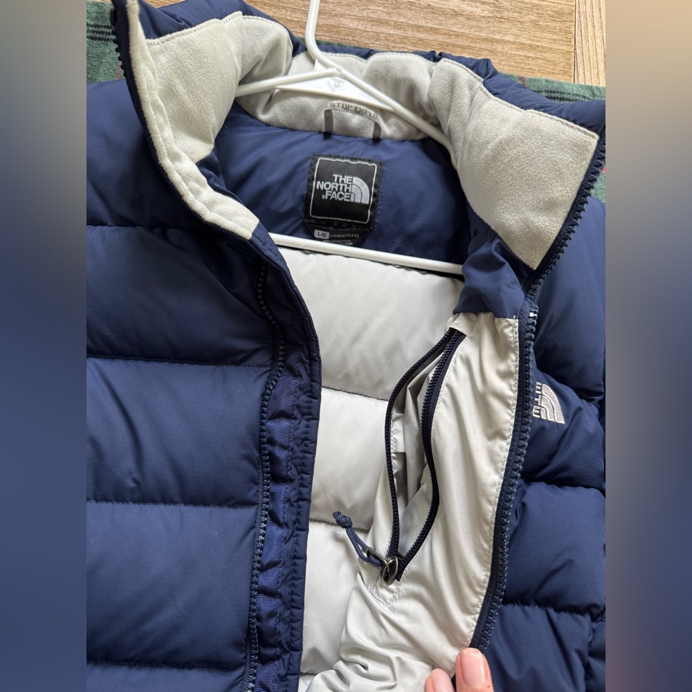 The North Face Women's Nuptse 700 down fill - Picture 4 of 6